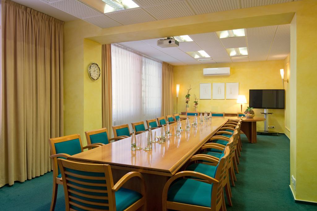 Hotel Akademie A Depandance Vila Jarmila Velké Bílovice Esterno foto